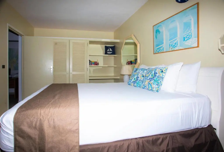 Spacious Villa with Ocean and Mountain view-4 beds