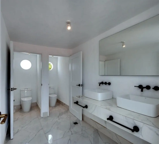 Standard room with balcony and with courtyard view