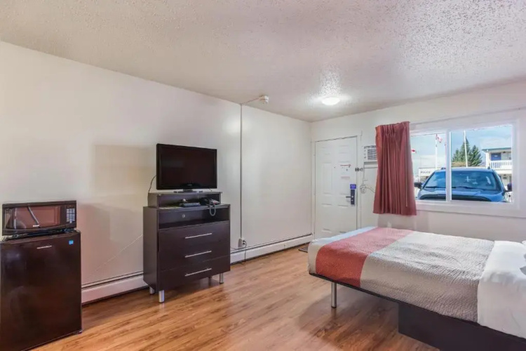 Motel 6-Camrose, AB