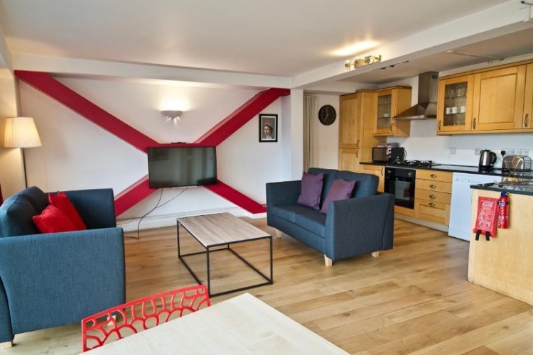 2 Bedrooms Apartment