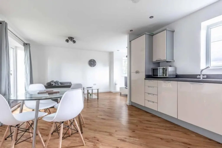 2 Bedrooms Apartment