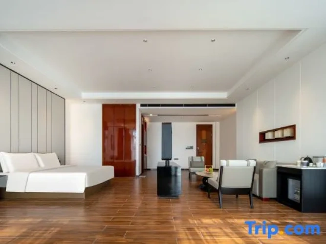 Suite with balcony