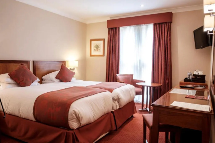 Red Lion Hotel, Hillingdon