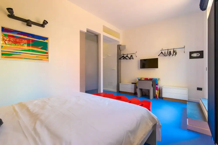 Amana in Naples With 1 Bedrooms and 1 Bathrooms