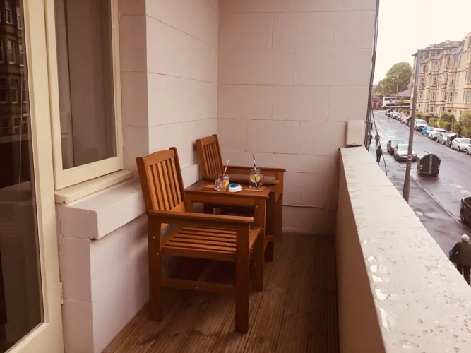 2 Bedroom Flat In Leafy Morningside