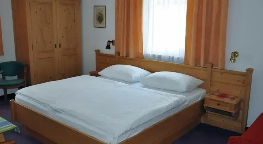 Pension Parzer Pressbaum Bei Wien
