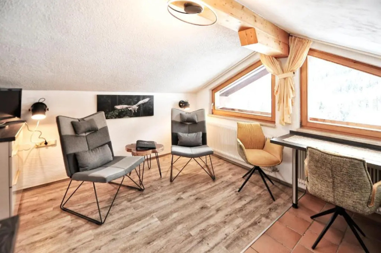 Summit Residence