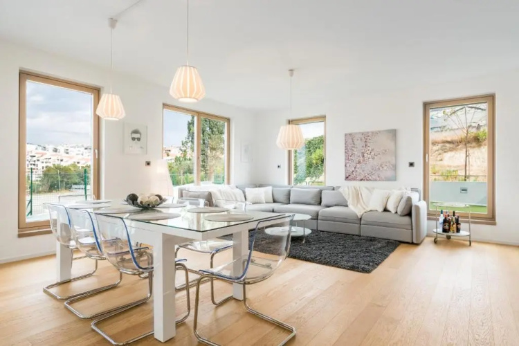 The Majestic Bel Etage Upscale Apartment with Pool