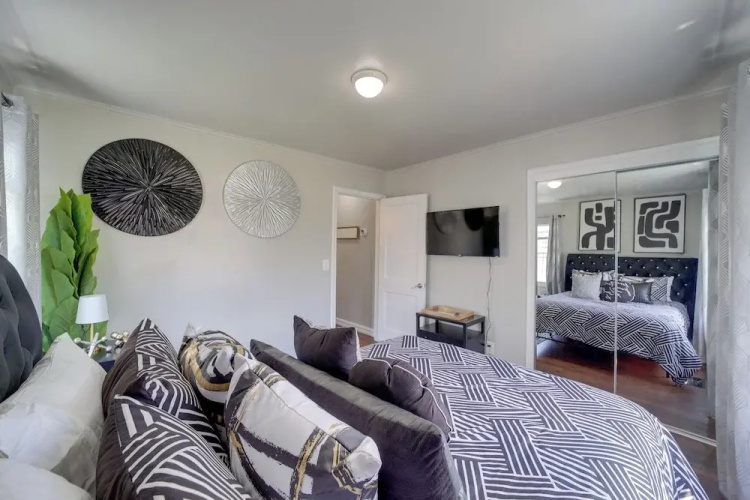 1 Mi to Tulsa Arts District: Home w/ Yard!