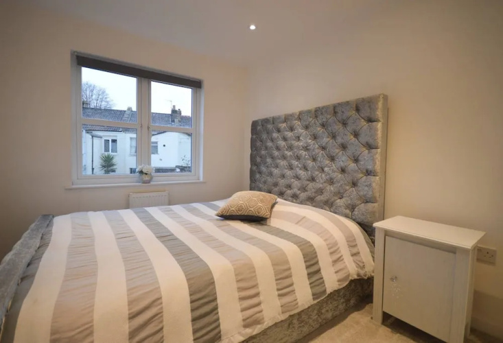 Spacious 2 Bed Flat With Parking In Bedminster