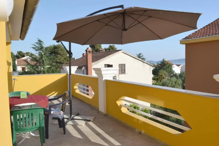 Apartment with balcony and with sea view