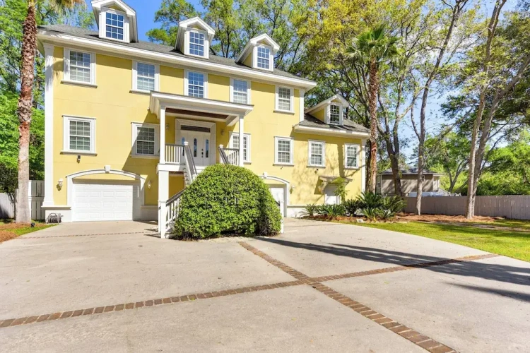 5 Bedrooms Cottage