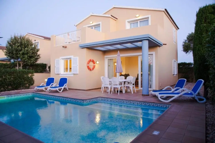 3 Bedrooms Villa