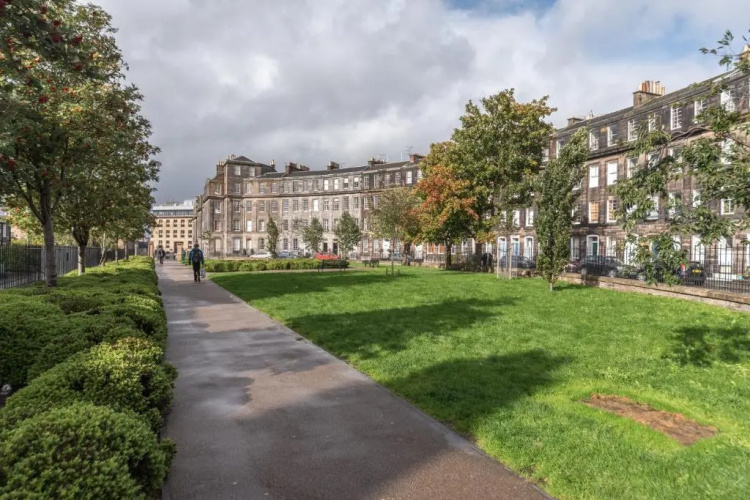 Spacious & Unique city central 1 bed with WiFi