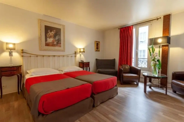 Deluxe Triple room with balcony