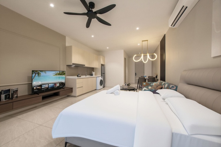 Comfort Quadruple Suite with balcony and with city view