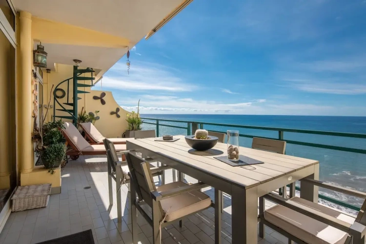 3 Bedrooms Apartment with sea view