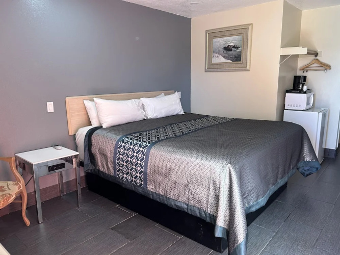 California Inn & Suites Adelanto US 395