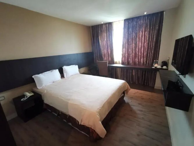 De Leon Hotel ll