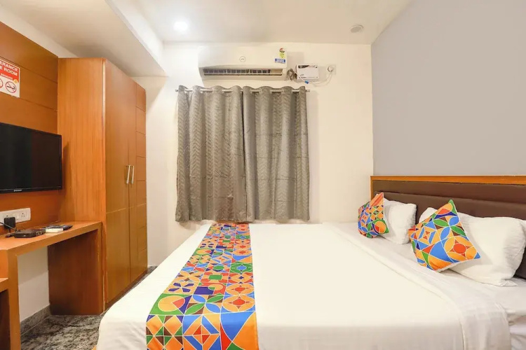 Fabhotel Lloyd’S Inn
