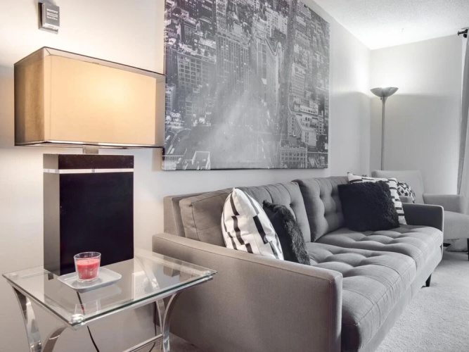 Stylish and Cozy Eau Claire 2BR With Gym Coffee