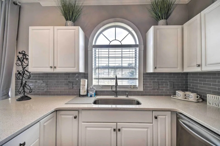 Myrtle Beach Condo: Golf Course + Pool View!