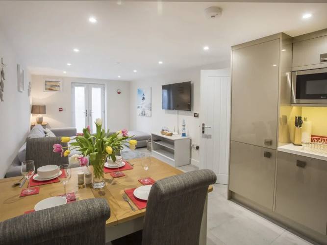 The Hideaway - Benllech