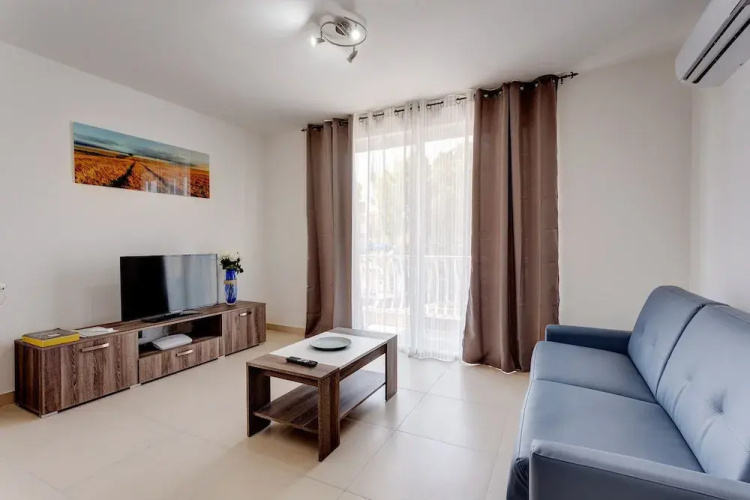 Centric and Modern Apartment Close to Amenities
