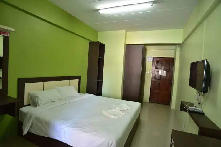 Thanaphat Apartment