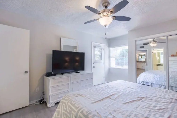 Gulf Shore Condo #2A - 2 Br condo by RedAwning
