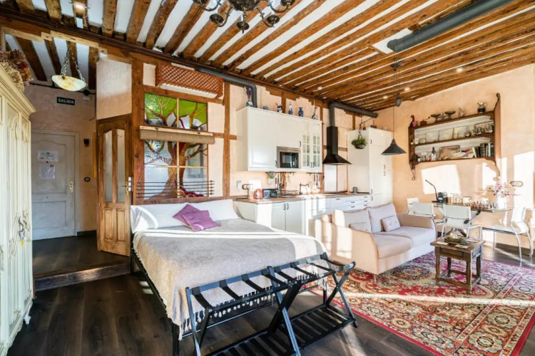 1851: Exceptional 19th century studio in Madrid