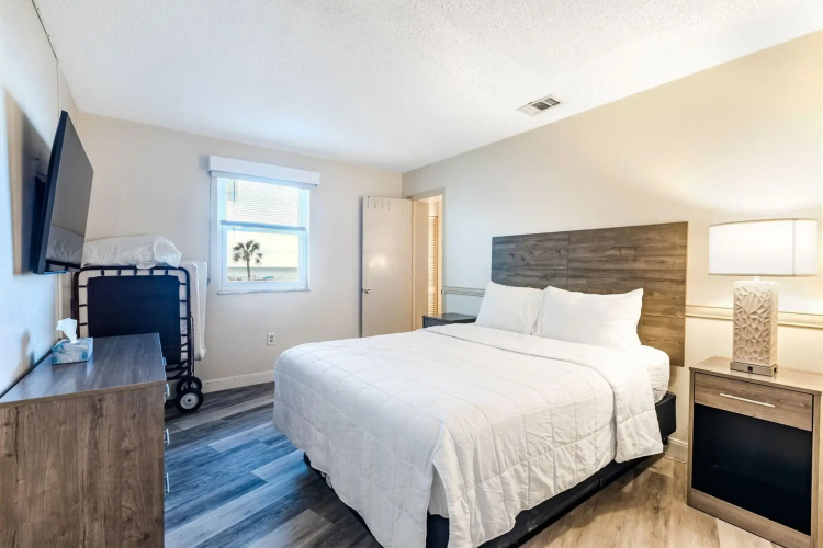 Grand Shores West