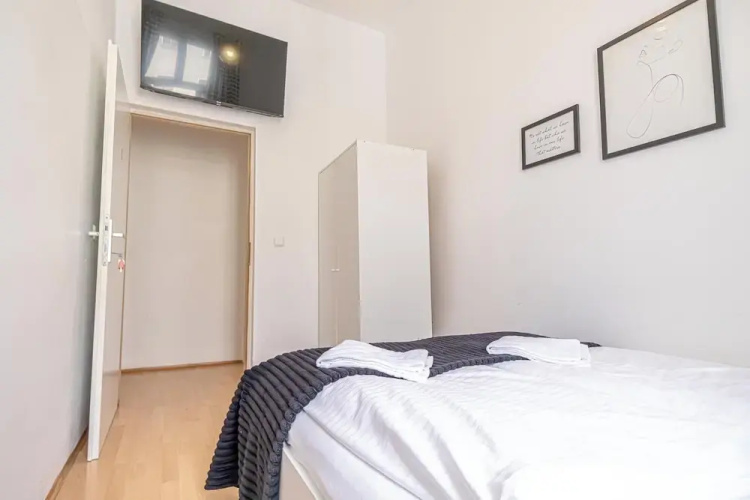 Private Room For Long Stay Stadthalle