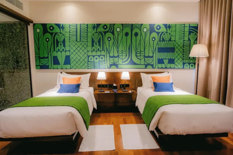 Waters Edge Hotel