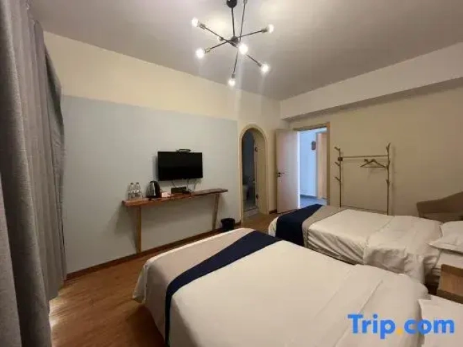 Standard Twin room with mountain view