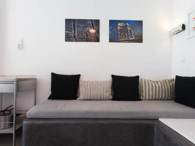 Acropolis apt with balcony - DM17
