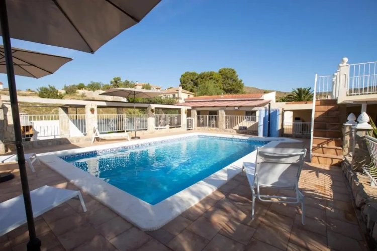 2 Bedrooms Villa