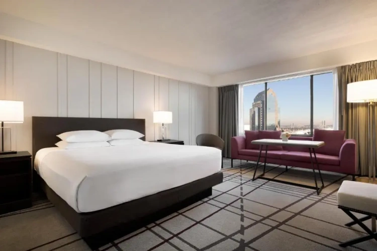 Double room with city view