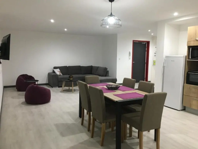 2 Bedrooms Apartment