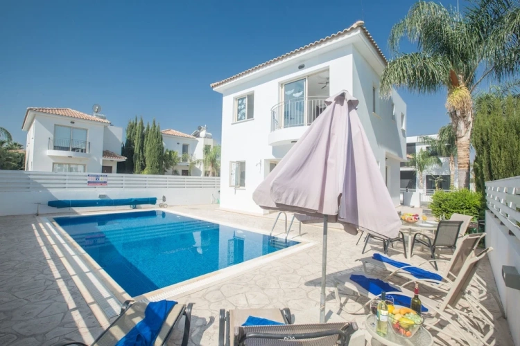 3 Bedrooms Villa