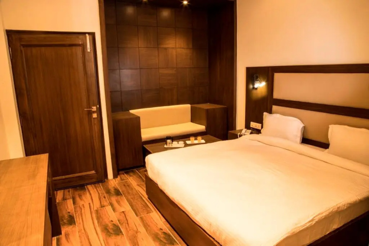 Pavna Palace Hotel