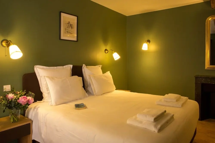 4 Bedrooms Executive Cottage