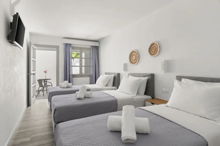 Comfort room with balcony