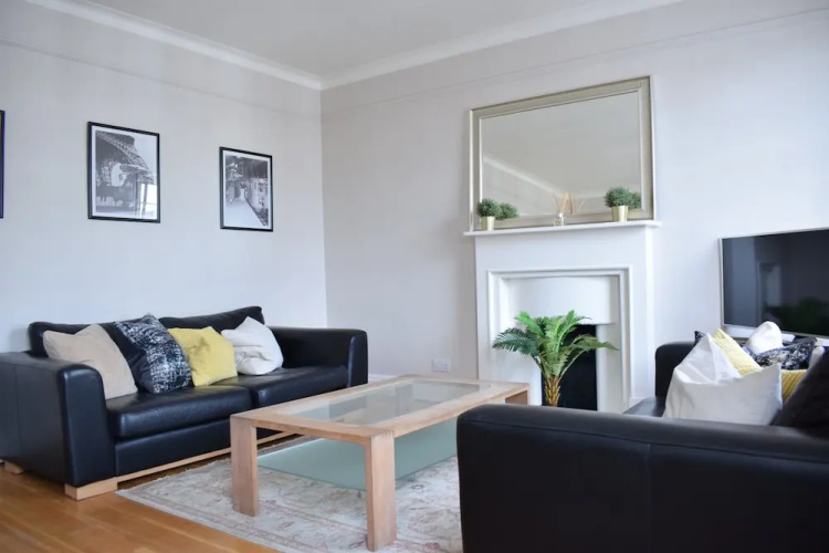 2 Bedroom Flat Near Hyde Park