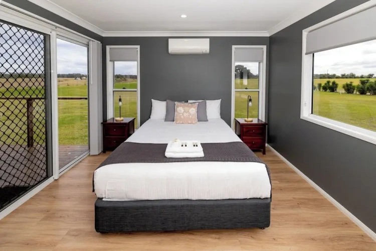 5 Bedrooms Deluxe Cottage with river view