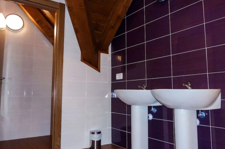 Hostal y Albergue Haizea - Hostel