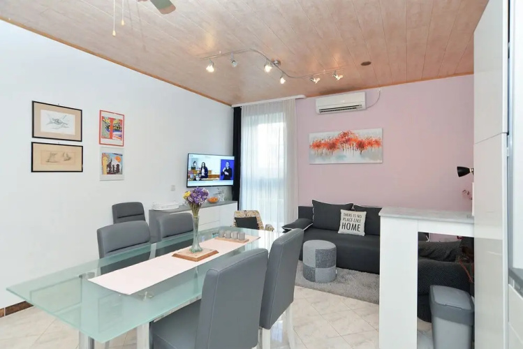 Apartment 1128