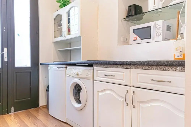 Bright 1BR Apt Perfect for Long Stays