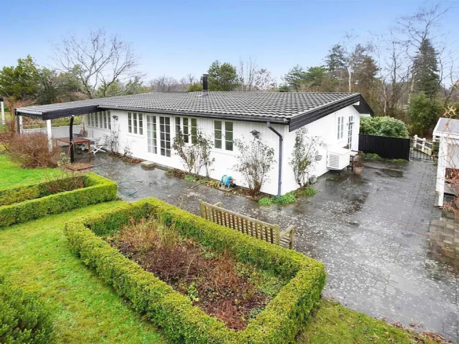 5 Star Holiday Home in Dronningmolle
