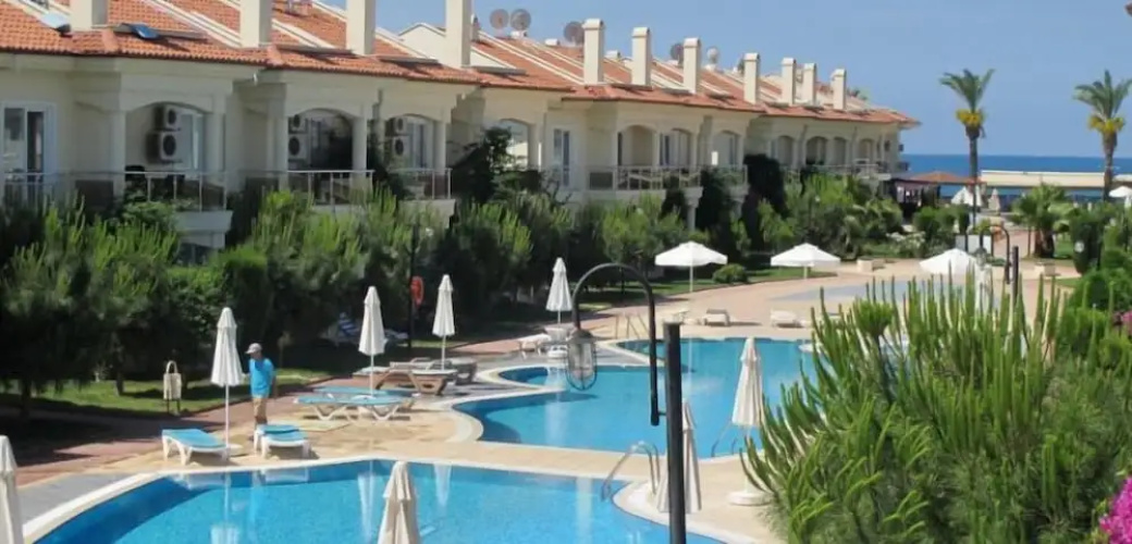 Villa SL06 by JoyLettings